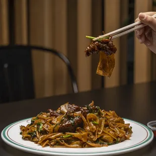 Stir-Fried Flat Noodles with Beef