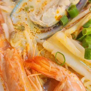 LAKSA SEAFOOD, PRAWNS, SQUID &amp; MUSSELS