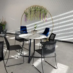 Seating, Decor