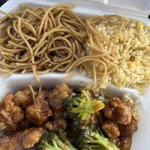 General Tsos Chicken lunch plate