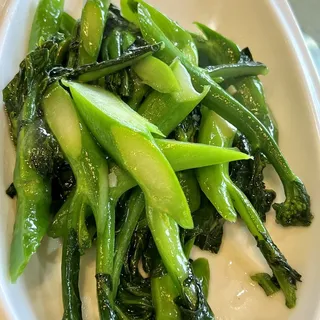 Sauteed Chinese Broccoli in Ginger Sauce