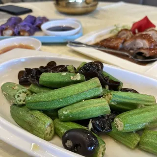 Sauteed Okra w/ Edible Fungus