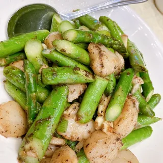 Sauteed Scallop& Asparagus w/Black Truffle Sauce