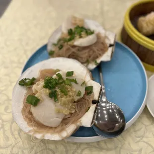 Scallop with vermicelli