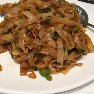 Beef Chow Fun w/Tomato & Egg
