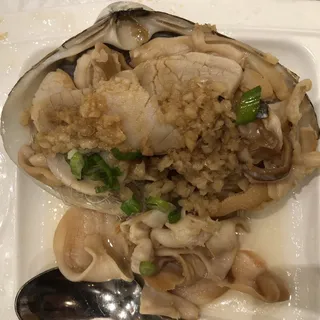 Steamed Giant Clam w/ Garlic