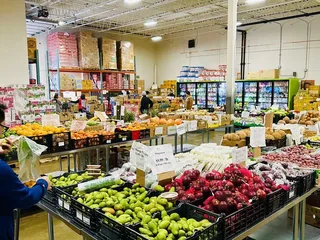 Mo's Tropical Market