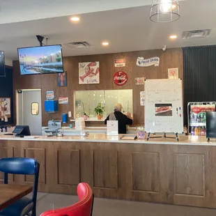 Counter was clean and open .