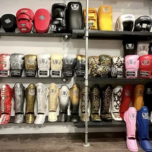 Top King Boxing. Boxing gloves, Shin guards, Focus mitts, Thai pads and head gear