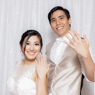 HNL Photobooth Company is Hawaii's leading modern and professional photo booth/360 video experience. 
http://www.hnlphotoboothco.com