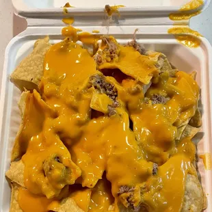 Kalua pig nachos - no jalapeños