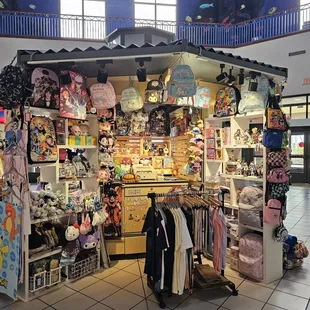 See the Hello Kitty purse???