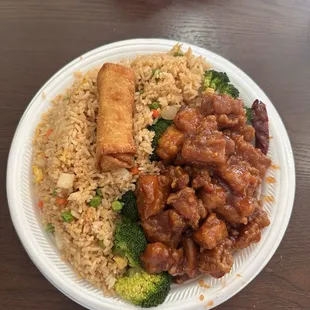 General Tso&apos;s Chicken Lunch Combo