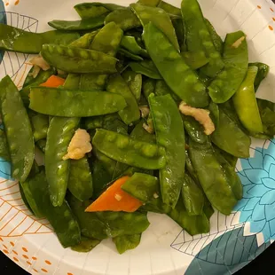 Chicken with black mushrooms, more like chicken with snow peas.