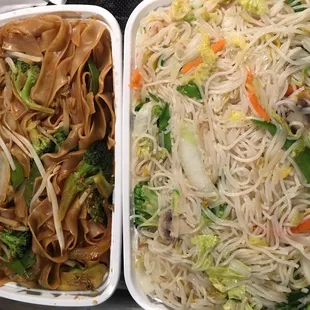 Chow fun{brown}.  Mei fun{white}