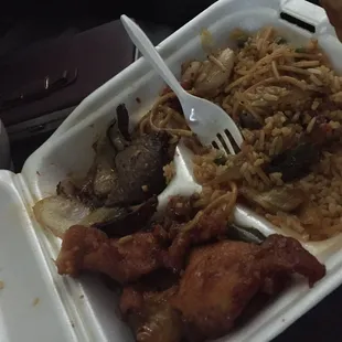 Spaghetti  noodles  &amp; chicken