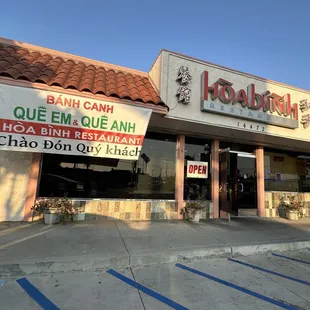 2 restaurants in one? Read my review later