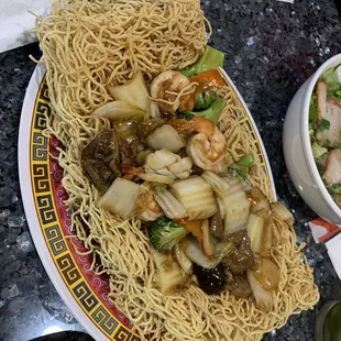 Mi Xao Don Tham Cam. Combination fried noodles