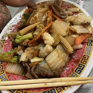 * pan friend rice noodles with beef, seafood, and veggies