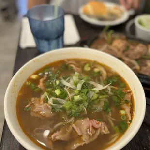 Bun bo hue (tai)