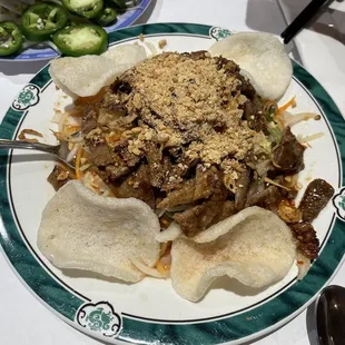 Papaya salad with grilled beef