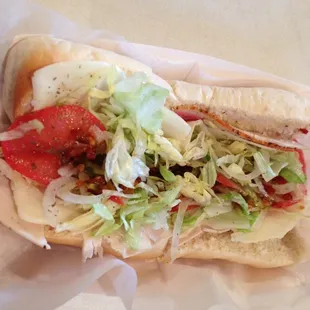Turkey hoagie (comes with salami, provolone, lettuce, tomato, relish, oil, spices)
