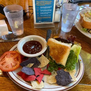 who the heck eats tortilla chips with burger, no fries option and only other option is hashbrowns? Yall TRIPPEN (salsa extra charge)