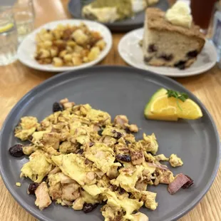 Sleigh ride scramble (seasonal menu)