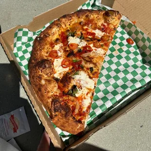 Margherita pizza. With very little basil :(