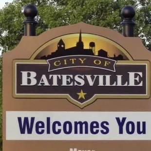 a welcome sign for the city of batesville