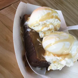 Banana bread with ice cream and caramel sauce