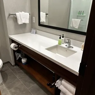 Nice bathroom but cold showers on the morning our power was out.