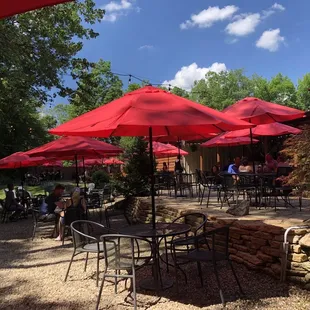 Awesome outdoor seating area. Lots of shade from the trees and umbrellas