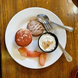 Dessert plate starts w fresh grapefruit