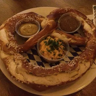 Jumbo Pretzel Combo