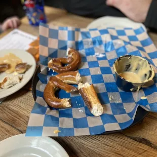 Pretzels and bier cheese