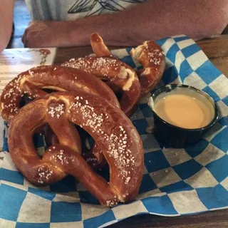 Hofbräuhaus Pretzels & Bier Cheese