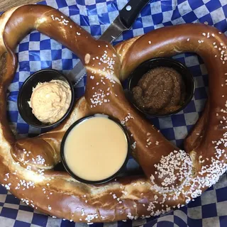 Giant Pretzel Combo