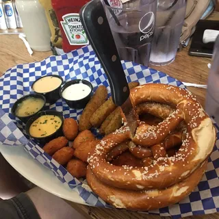 Giant Pretzel Combo