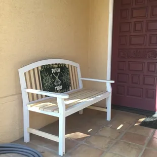 Found the perfect spot for this sign l purchased at Hofman’s Nursery in Hanford,all our street names in our neighborhood are Dutch.