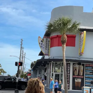 a palm tree in front of a building