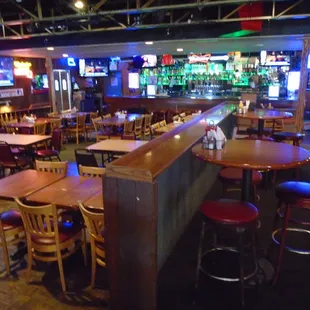 A second lower bar area on the right (south) side.