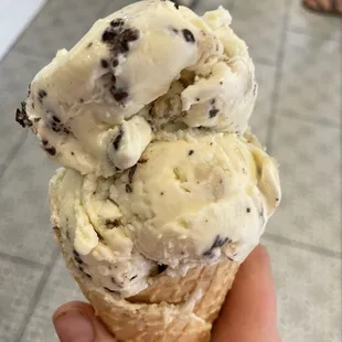 2 Scoops of chocolate chip cookie dough