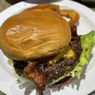 Pub Burger w bacon is delicious!