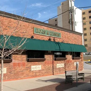 Dis mud be da place.