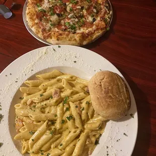 Cajun pasta &amp; small pizza supreme