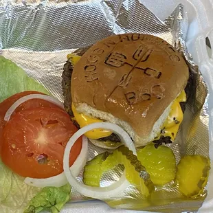 Cheeseburger with everything