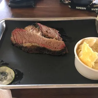 Piglet Mac & Cheese with 1 Side and Beverage