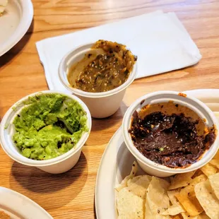 Avocado, salsa and black bean dip w/chips