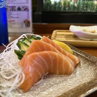 3 Pieces Salmon Sashimi